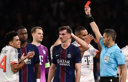 Luis Diaz lập cú đúp rồi nhận thẻ đỏ, Bayern hạ PSG 2-1
