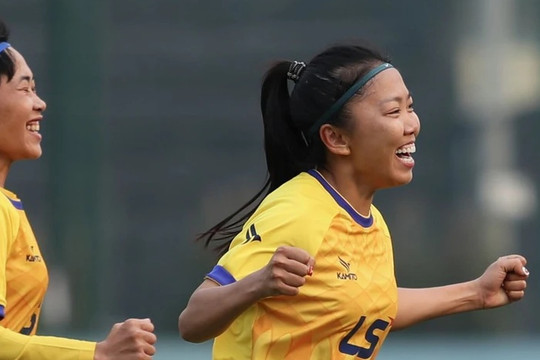 Huỳnh Như mở tỷ số, CLB TP.HCM hạ tuyển Việt Nam 2-1