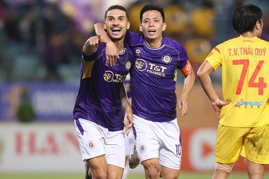 Hà Nội FC thắng 4-0, HAGL gục ngã vì penalty