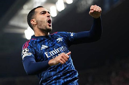 Merino lập cú đúp, Arsenal hạ Slavia Prague 3-0