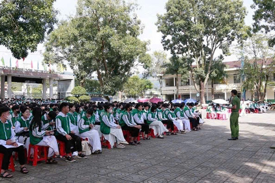 Cùng nhau xây dựng môi trường mạng an toàn cho học sinh Lâm Đồng