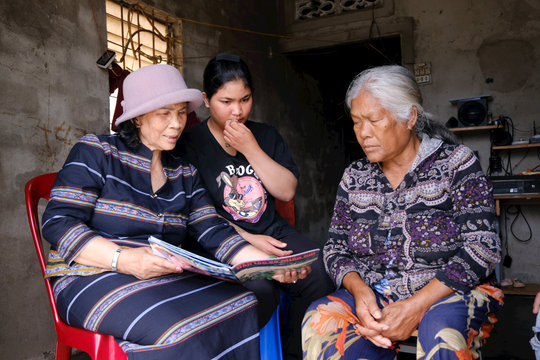 Người phụ nữ K’ho lan tỏa nếp sống đẹp giữa buôn làng