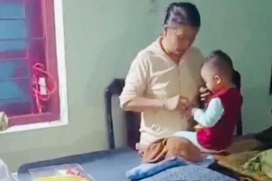 Công an Đắk Lắk cứu hộ kịp thời một gia đình bị sập nhà trong đêm bão