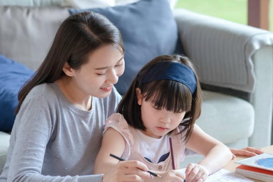 Từ 15/12/2025, cha mẹ bỏ mặc, không quan tâm con sẽ bị phạt đến 20 triệu đồng