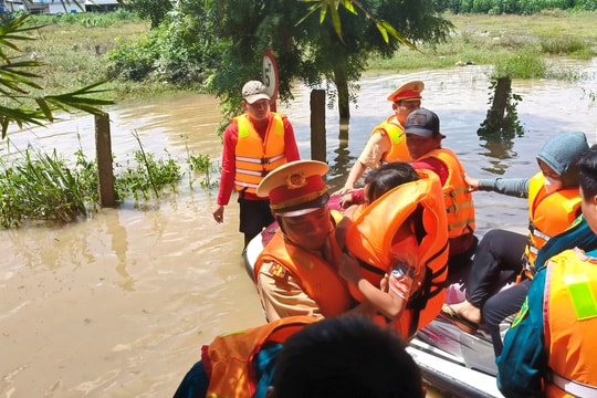 Công an Lâm Đồng trực chiến 24/24 ứng phó với cơn bão số 13