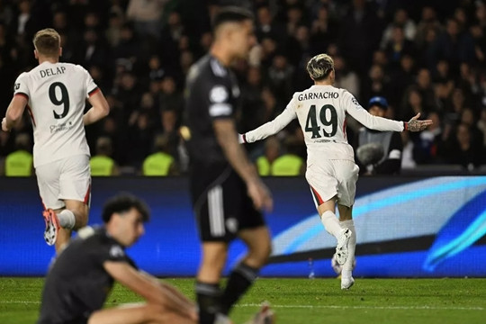 Chelsea hòa Qarabag 2-2: xoay tua của Maresca lỗi nhịp
