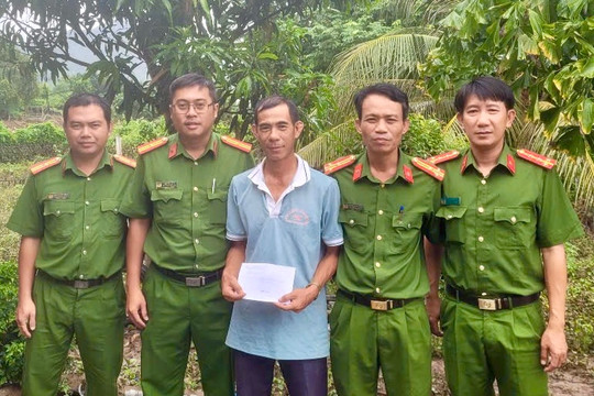 Tuy Phong biểu dương tấm gương tận tâm cứu người trong mưa lũ
