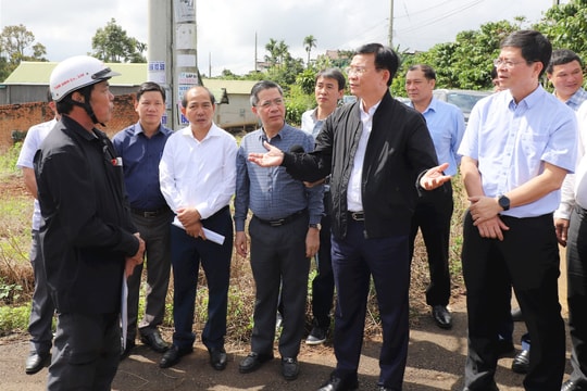 Chủ tịch UBND tỉnh Lâm Đồng Hồ Văn Mười kiểm tra tiến độ 2 dự án cao tốc phía Nam