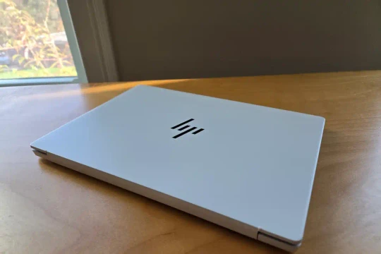 HP OmniBook 7 Aero: Siêu nhẹ nhưng pin là sự đánh đổi lớn