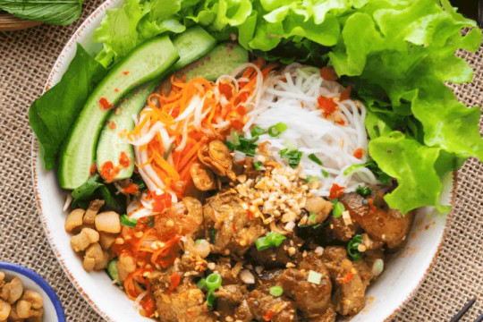 Bún thịt nướng Hà Nội: Cẩm nang 10 quán ngon cho du khách