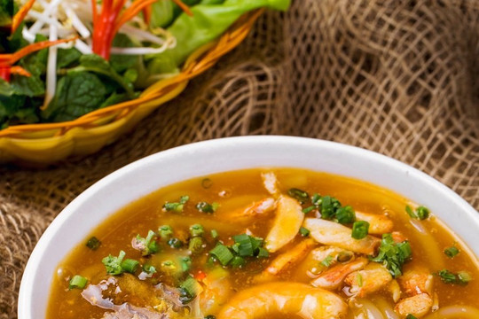 Bánh canh Hà Nội: 15 địa chỉ không thể bỏ lỡ cho người sành ăn