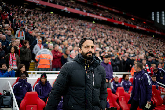 Man Utd đau đầu vị trí wing-back trái dưới thời Amorim
