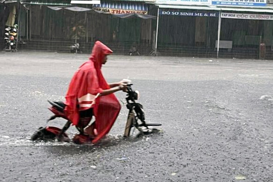 Dự báo thời tiết 7/11: Miền Trung mưa xối xả, nguy cơ cao lũ quét và sạt lở đất