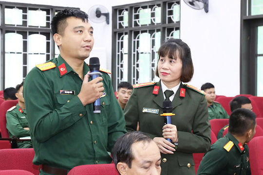Nâng cao nhận thức, kiến thức pháp luật cho cán bộ, chiến sĩ Lữ đoàn 971