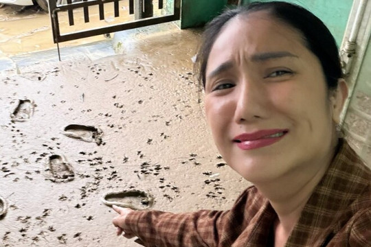 Nhà Cát Tường, Long Nhật tại Huế ngập sâu sau trận lũ lịch sử