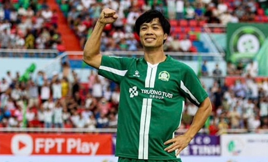 Công Phượng sang Singapore tái kiểm tra chấn thương