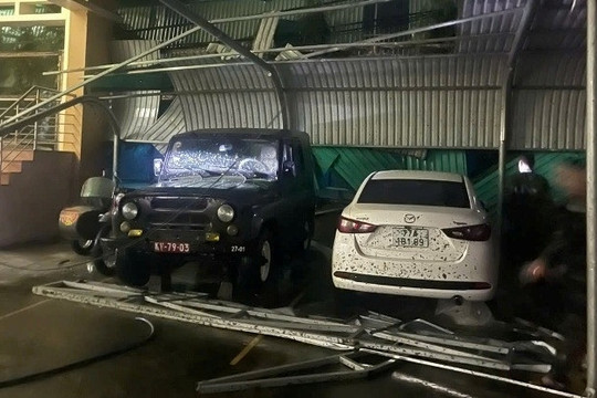 Cảnh tượng hoang tàn, xác xơ sau bão số 13