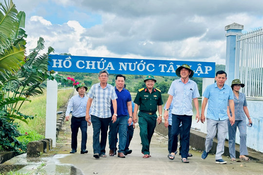 Phó Chủ tịch UBND tỉnh Lâm Đồng Nguyễn Minh kiểm tra các công trình thủy lợi, điểm ngập