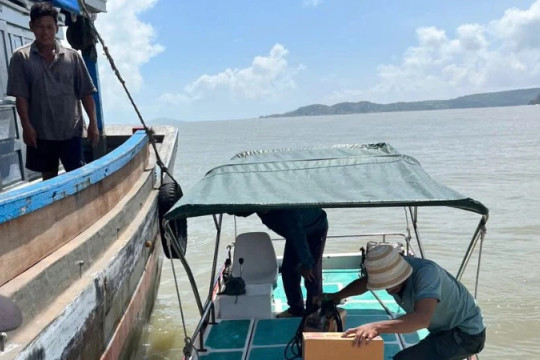 Đồn Biên phòng An Hải hỗ trợ khắc phục sự cố tàu cá, kịp thời cứu ngư dân