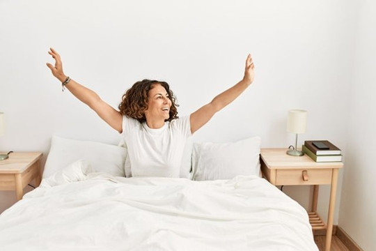 Giảm mỡ bụng sau tuổi 60: 4 bài tập nhẹ nhàng tại giường