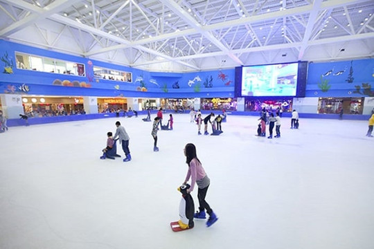 Vincom Ice Rink Royal City: Trải nghiệm mùa đông giữa lòng Hà Nội
