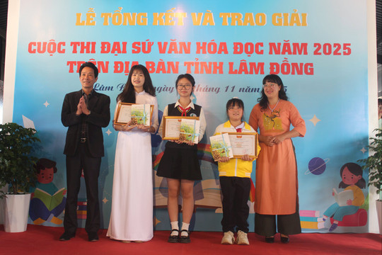 Trao giải Cuộc thi Đại sứ Văn hóa đọc năm 2025 cho 50 học sinh xuất sắc