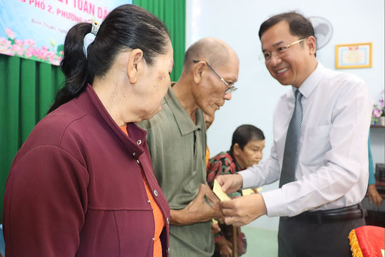 Trưởng Ban Tổ chức Tỉnh ủy Lâm Đồng dự Ngày hội Đại đoàn kết toàn dân tộc tại phường Bình Thuận