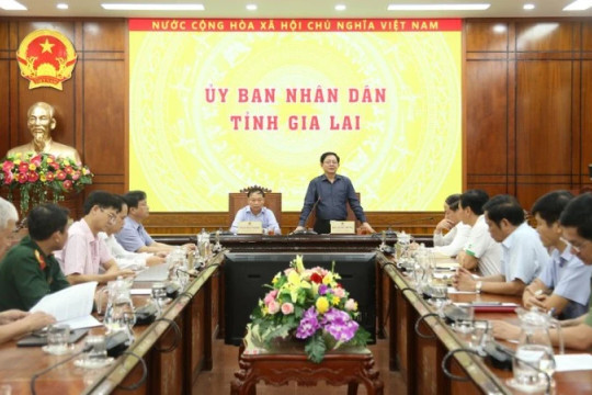 Phó Thủ tướng Hồ Quốc Dũng làm việc với tỉnh Gia Lai về tình hình khắc phục thiệt hại bão số 13