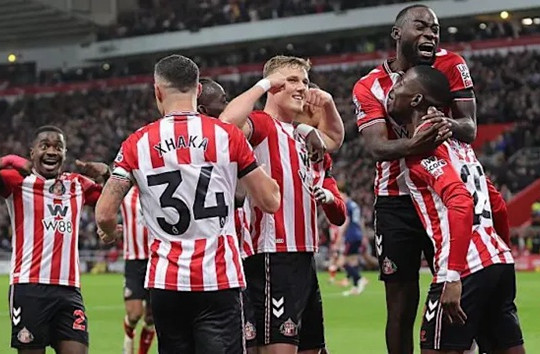 Sunderland 2-2 Arsenal: Chiến thuật lạ chặn chuỗi 10 trận