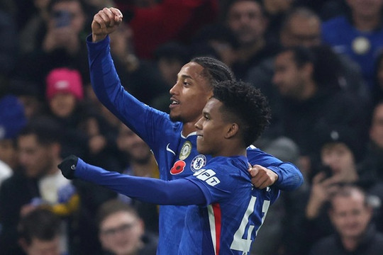 Chelsea 3-0 Wolves: Estevao tỏa sáng, hơn 100 triệu bảng