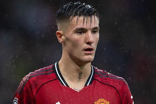 Shearer chỉ trích Sesko sau trận Man United 2-2 Tottenham