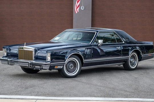 Lincoln Mark V 1979: 'Xe mới' 40 năm tuổi với odo chỉ 156 km