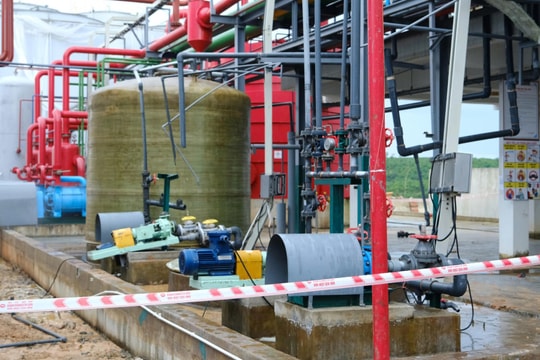 Chủ tịch UBND tỉnh Lâm Đồng Hồ Văn Mười yêu cầu tăng cường đảm bảo an toàn lao động sau vụ nổ bồn chứa a xít tại xã Bảo Lâm 1