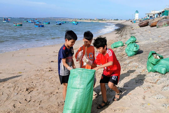 Chung sức giữ môi trường biển xanh, sạch