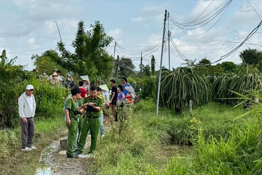 Phát hiện thi thể người đàn ông dưới ruộng ở Hàm Kiệm