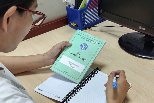 Hành vi cầm cố hoặc mua bán sổ BHXH có thể bị phạt đến 6 triệu (Đề xuất)