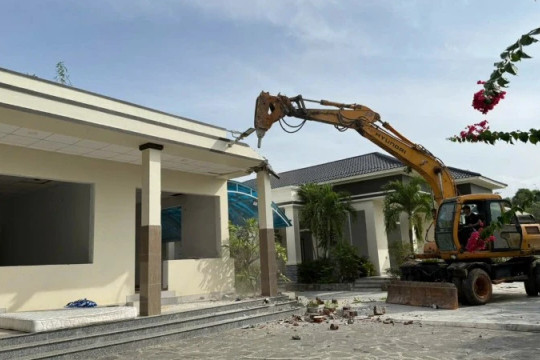 Lâm Đồng: Cưỡng chế 2 người lấn chiếm hơn 62.000m² tại đồi cát Mũi Né
