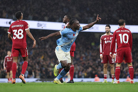 Man City thắng Liverpool, Jeremy Doku lập siêu phẩm