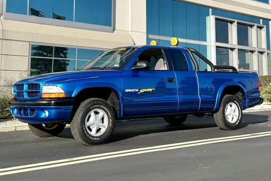 Dodge Dakota Sport 2000: Chiếc bán tải hồi sinh từ ký ức