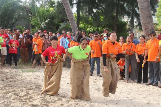 Sôi nổi Ngày hội Đại đoàn kết toàn dân tộc ở phường Mũi Né