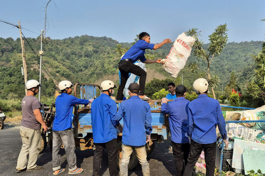 Thanh niên Tôn Klong yêu quê hương từ những việc làm giản dị