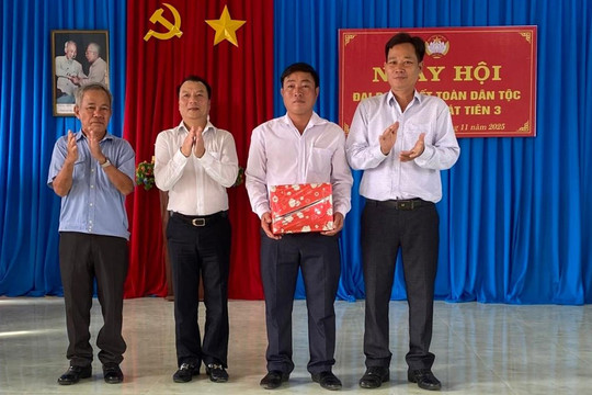Đầm ấm Ngày hội Đại đoàn kết toàn dân tộc ở thôn 2, xã Cát Tiên 3