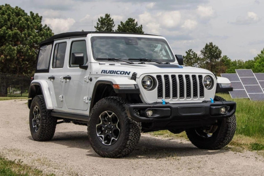 Hơn 320.000 xe Jeep hybrid bị triệu hồi do nguy cơ cháy pin cao áp