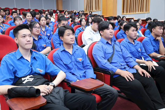 Thông tin chuyên đề Chỉ thị 05 cho gần 500 đoàn viên, sinh viên