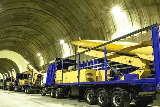 Iran tăng tốc tên lửa, hướng tới phóng đồng loạt 2.000 quả