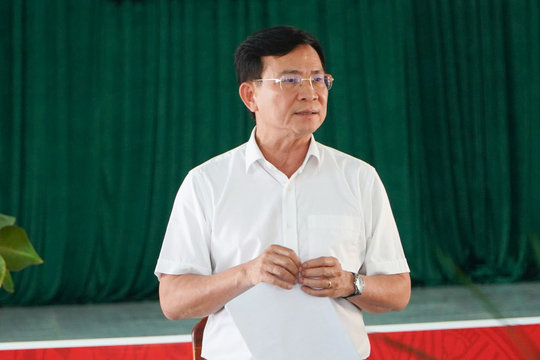Chủ tịch UBND tỉnh Lâm Đồng Hồ Văn Mười làm việc với lãnh đạo xã Quảng Hòa