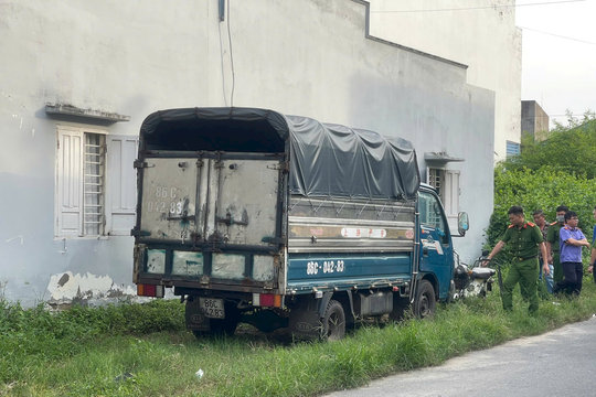 Tông vào xe tải đang đậu, người phụ nữ chạy xe máy tử vong
