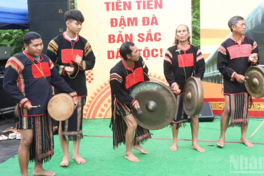 Rộn ràng âm hưởng cồng chiêng trong Tuần Di sản văn hóa các dân tộc tỉnh Đắk Lắk 2025