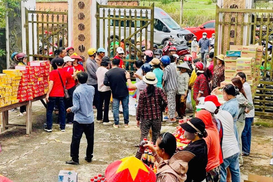 “Phiên chợ 0 đồng” cho hơn 200 hộ dân vùng ngập lụt Hàm Thắng