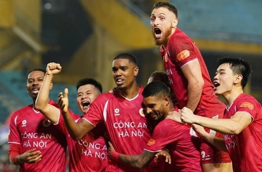 CAHN thắng Hà Tĩnh 3-0, Quang Hải dẫn nhịp tham vọng